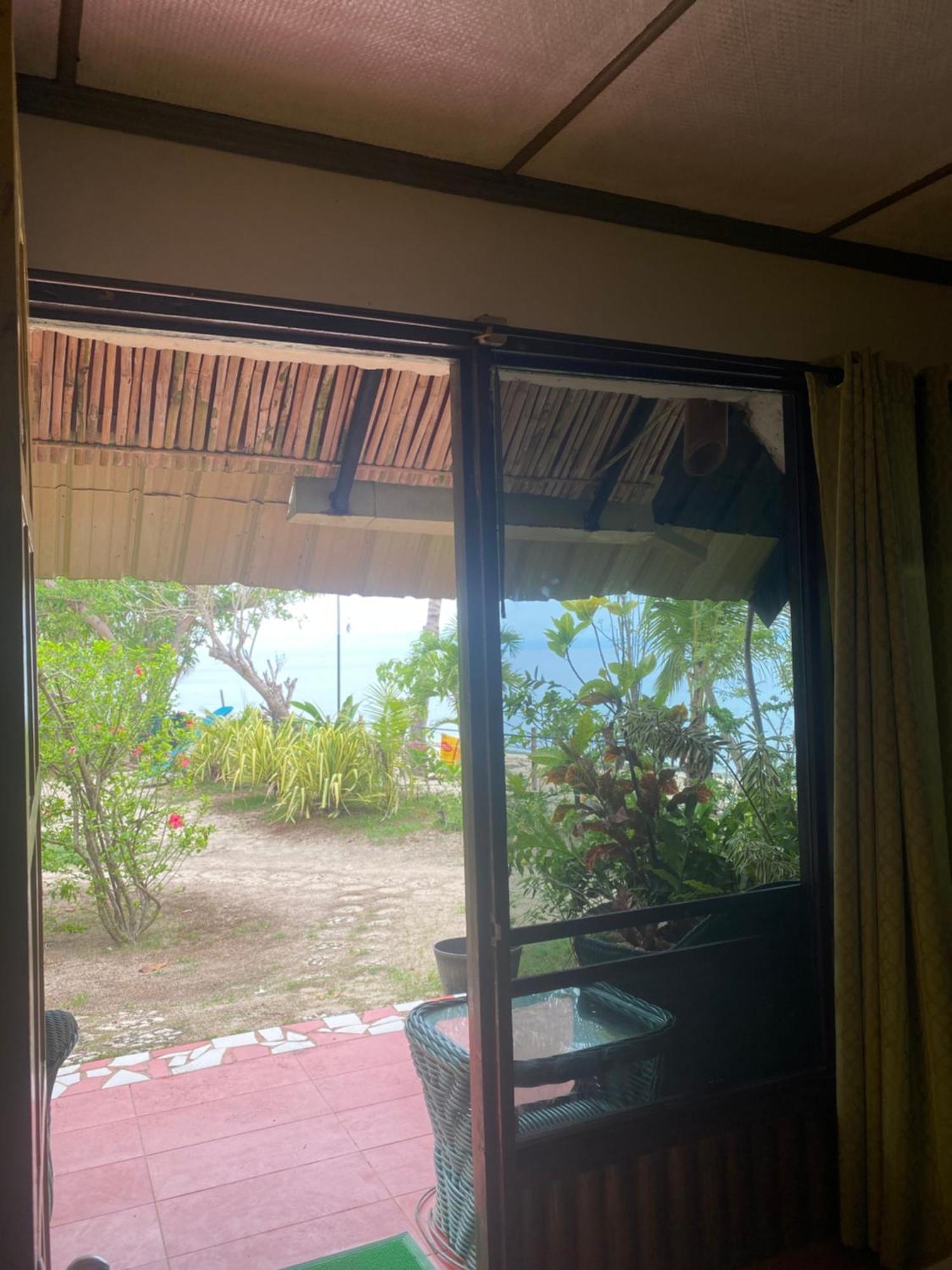 Ravenala Beach Bungalows Moalboal Exterior photo