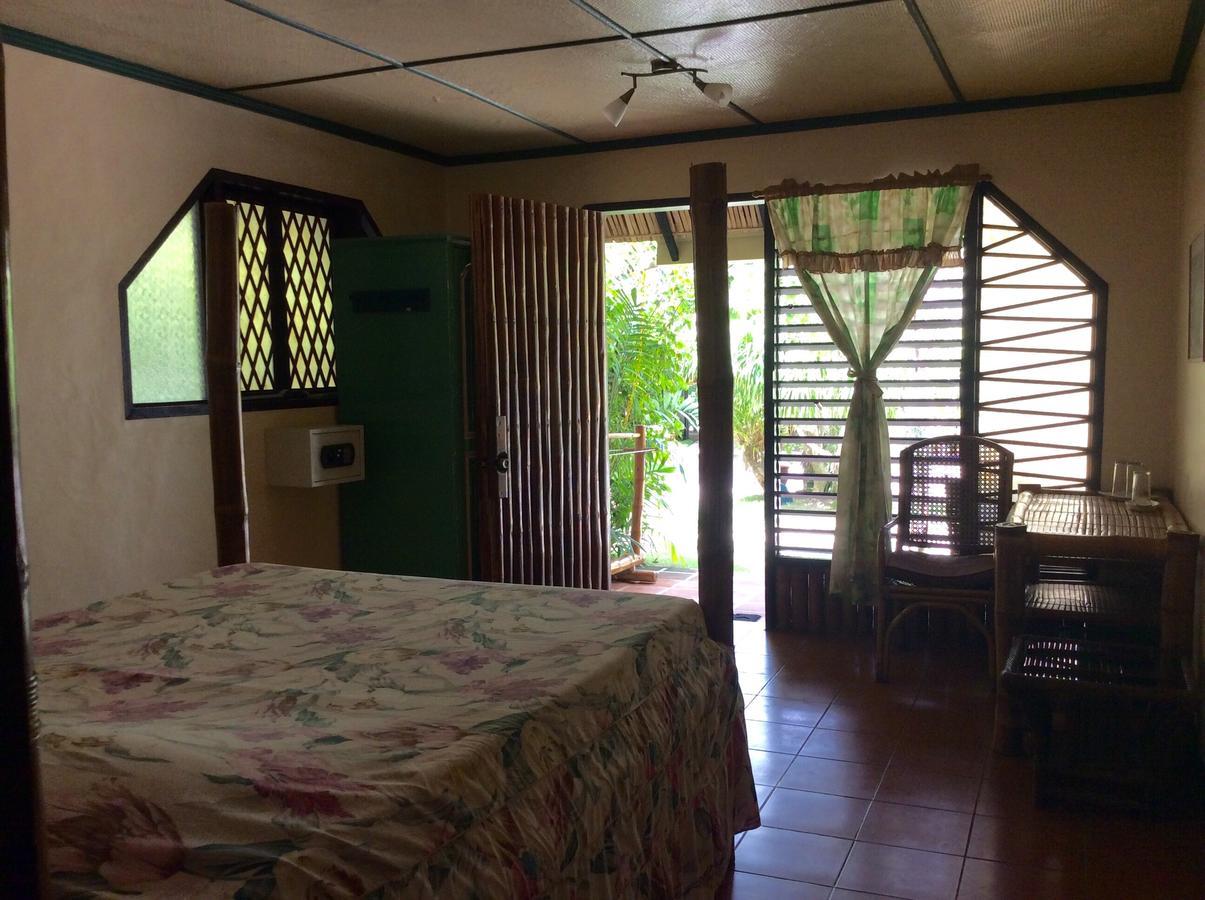 Ravenala Beach Bungalows Moalboal Exterior photo
